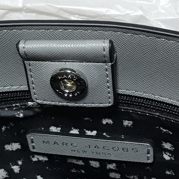 🎉NWT🎉Marc Jacobs Large Grey Saffiano Tote Bag - Picture 6 of 8